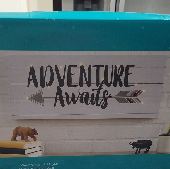 Adventure Awaits lighted wall sign - Picture 4 of 6